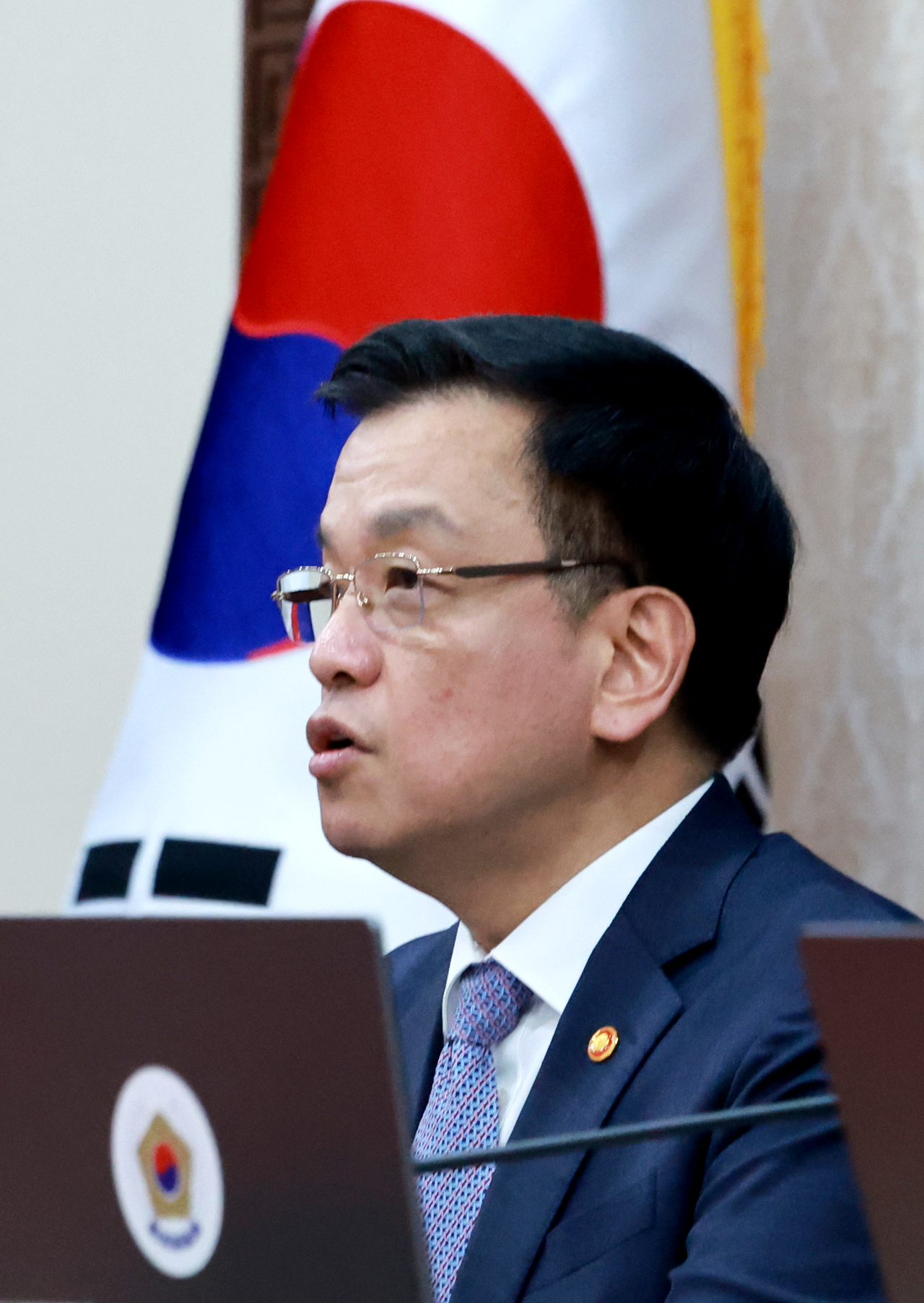 Acting President Choi Sang-mok speaks at a Cabinet meeting at the government complex in Seoul on Tuesday. (Yonhap)
