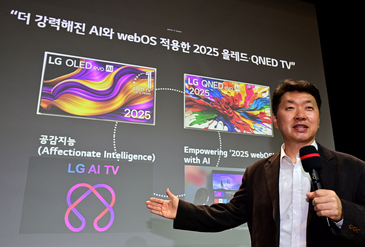 Baik Sun-pil, head of TV product planning at LG Electronics, introduces the advanced artificial intelligence features of the 2025 LG OLED and QNED TV lineup at LG Science Park in Seoul on Tuesday. (LG Electronics)