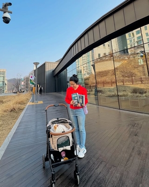 최송현, 4개월만 전한 근황..이사 후 ♥남편이랑 동네 데이트 즐기나