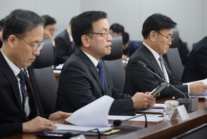 Govt. will work to allow extension of work hours for semiconductor workers: acting president