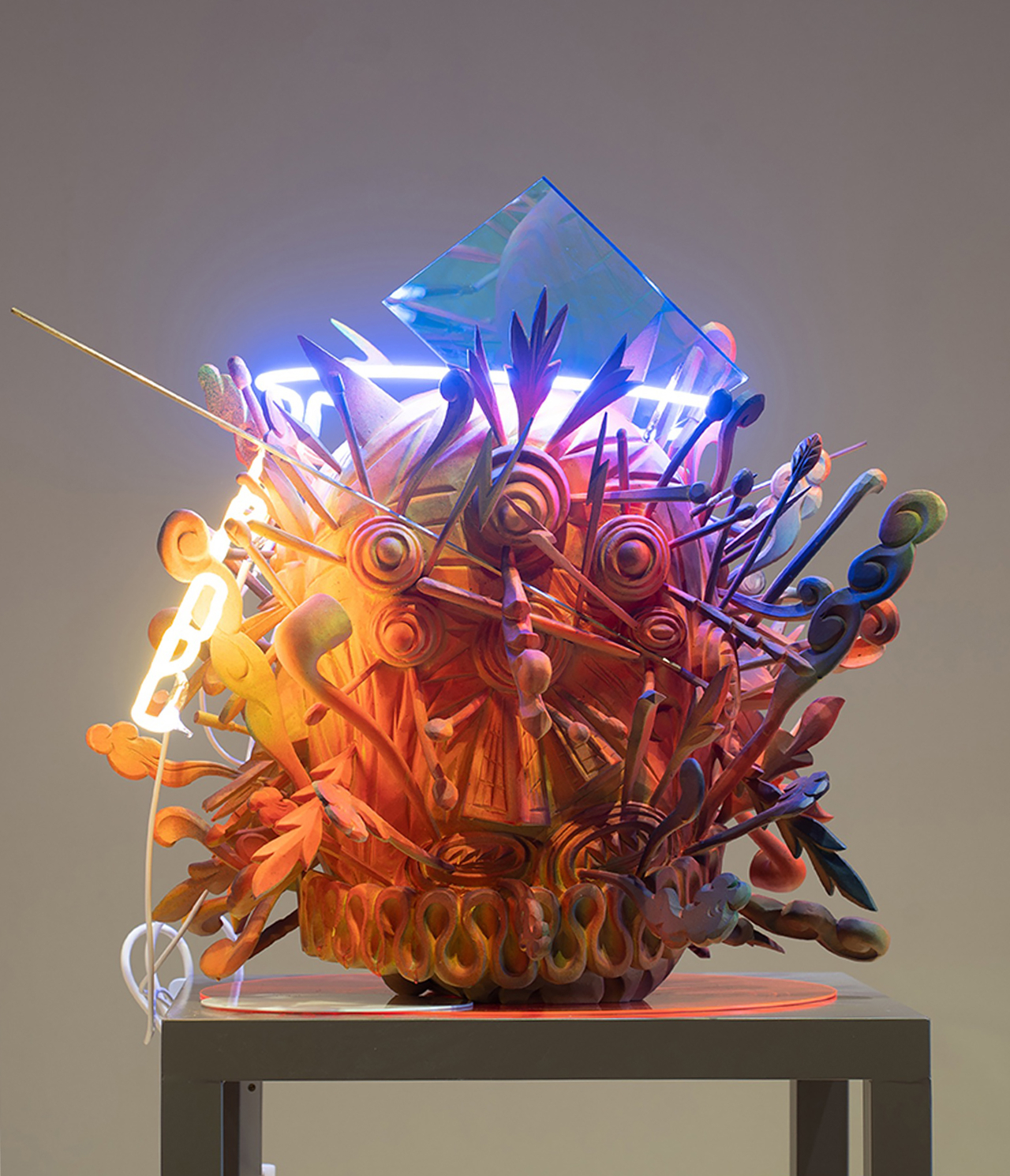 김기라, 20세기 #02 영웅들_괴물, 목재 조각에 혼합재료, 90×80×80 cm