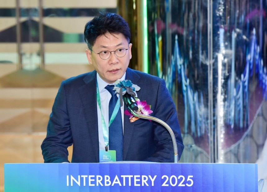 김동명 LG에너지솔루션 사장이 5일 열린 인터배터리 2025에서 개회사를 하고 있다. [LG에너지솔루션 제공]