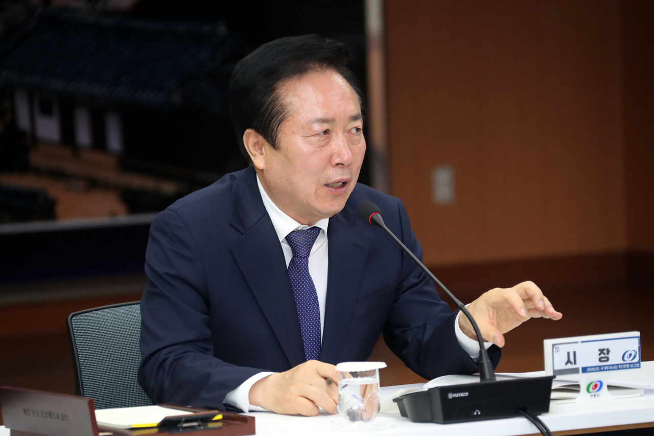 안동시가 권기창 시장 주재로 내년도  국가 투자사업 추진 현황 보고회’를 열고 있다(안동시 제공)
