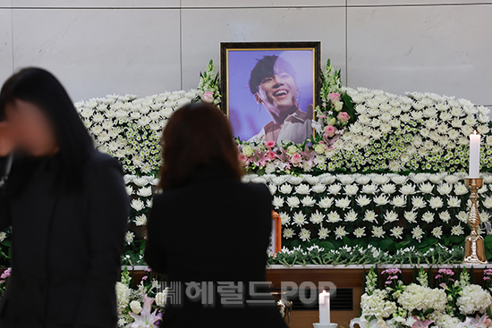 故 휘성의 빈소가 14일 서울 강남구 삼성서울병원 장례식장에 마련됐다.  <사진=사진공동취재단>