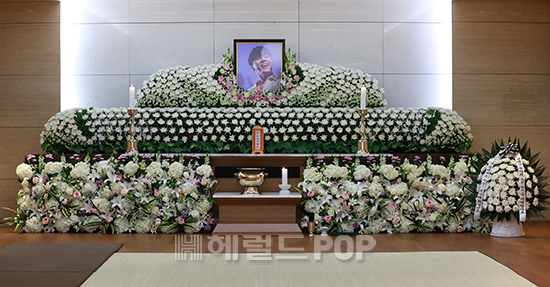 故 휘성의 빈소가 14일 서울 강남구 삼성서울병원 장례식장에 마련됐다. <사진=사진공동취재단>