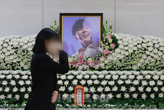 故 휘성의 빈소가 14일 서울 강남구 삼성서울병원 장례식장에 마련됐다.  <사진=사진공동취재단>