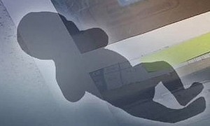 1살 아기에게 3분만에 급식 먹인 50대 보육교사