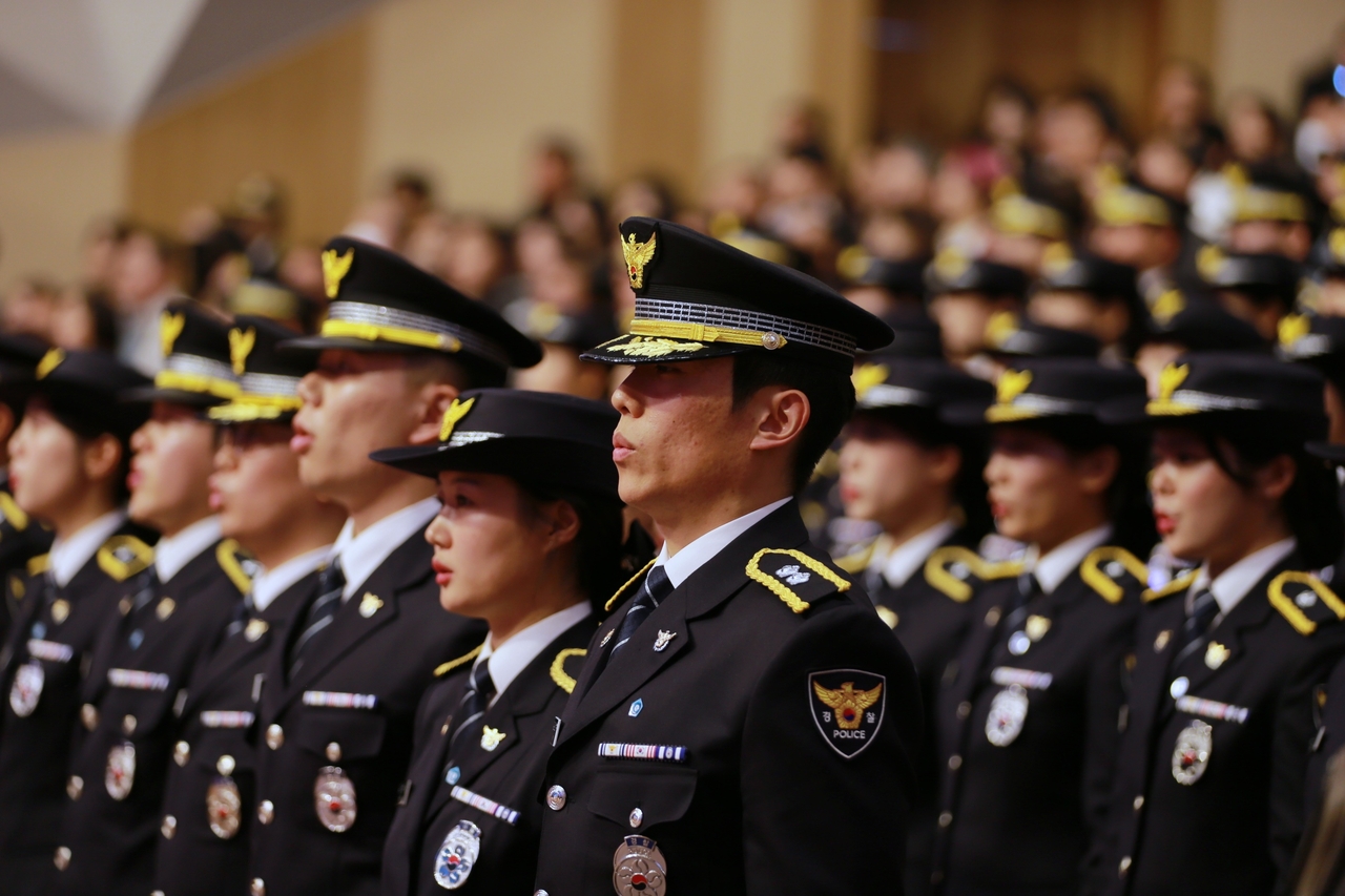 경찰대학은 13일 오후 2시 충남 아산시 경찰대 이순신홀에서 신임 경위·경감 150명의 임용식을 열었다. [경찰대 제공]