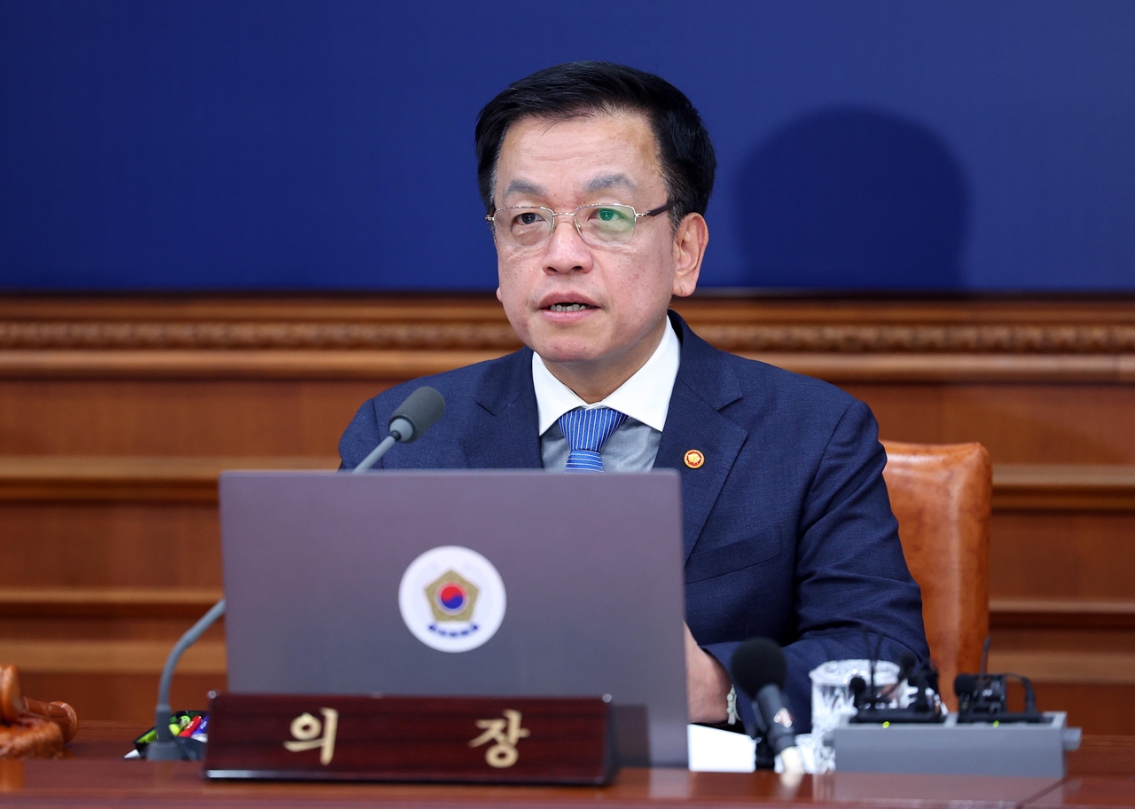 최상목 대통령 권한대행 부총리 겸 기획재정부 장관이 14일 정부서울청사에서 열린 국무회의에서 발언하고 있다.［연합］