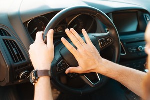 “음악 시끄러” 페라리 운전자 폭행·車 훼손…30대 집행유예