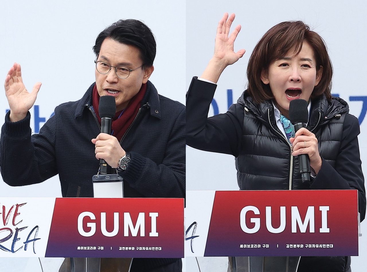 People Power Party Reps. Yoon Sang-hyun (left) and Na Kyung-won speak at a rally calling for President Yoon Suk Yeol's return to his post through the court's rejection of an impeachment motion against him, in Gumi, North Gyeongsang Province, on Saturday. (Yonhap)