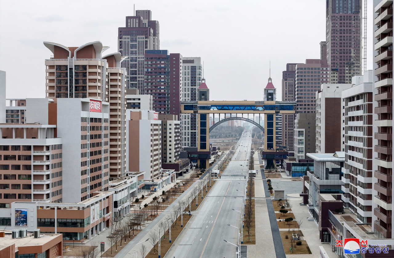 The construction site for 10,000 apartments in Pyongyang's Hwasong Street area on Saturday (KCNA via Yonhap)