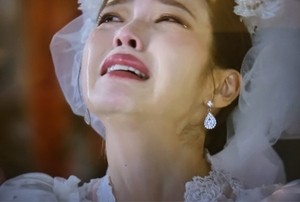 “결국 당했다” 아이유 주연에 600억 쏟아부었는데, ‘날벼락’…이러다 다 죽어 ‘아우성’