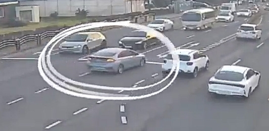 제주시 일주서로에서 역주행하는 차량. 운전자는 수단 출신 20대 난민 A씨로 파악됐다. [제주서부경찰]