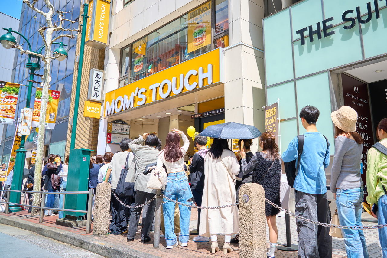 Customers wait in line for Mom's Touch in Shibuya, Tokyo. (Mom's Touch)