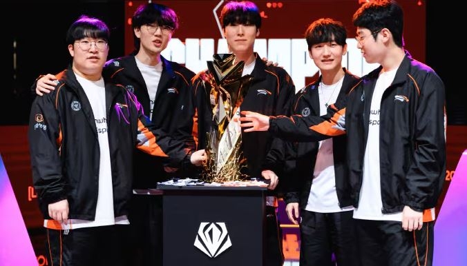(From left) Yoo "Delight" Hwan-joong, Park "Viper" Do-hyeon, Kim "Zeka" Gun-woo, Han "Peanut" Wang-ho and Choi "Zeus" Woo-jae, players of Hanwha Life Esports (Riot Games)
