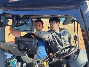 LS엠트론, 자율작업 트랙터 고객 대상 무상 방문 클리닉 실시