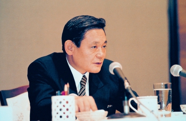 1993년 6월 독일 프랑크푸르트 캠핀스키호텔에서 이건희 삼성그룹 회장이 ‘프랑크푸르트 선언’을 하고 있다. [삼성]