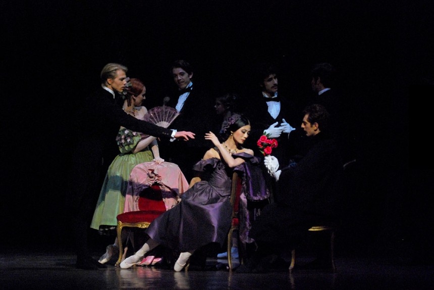 Kang Sue-jin (center) as Marguerite in "The Lady of the Camellias" (Photo by Sunkyung Reina Jang)