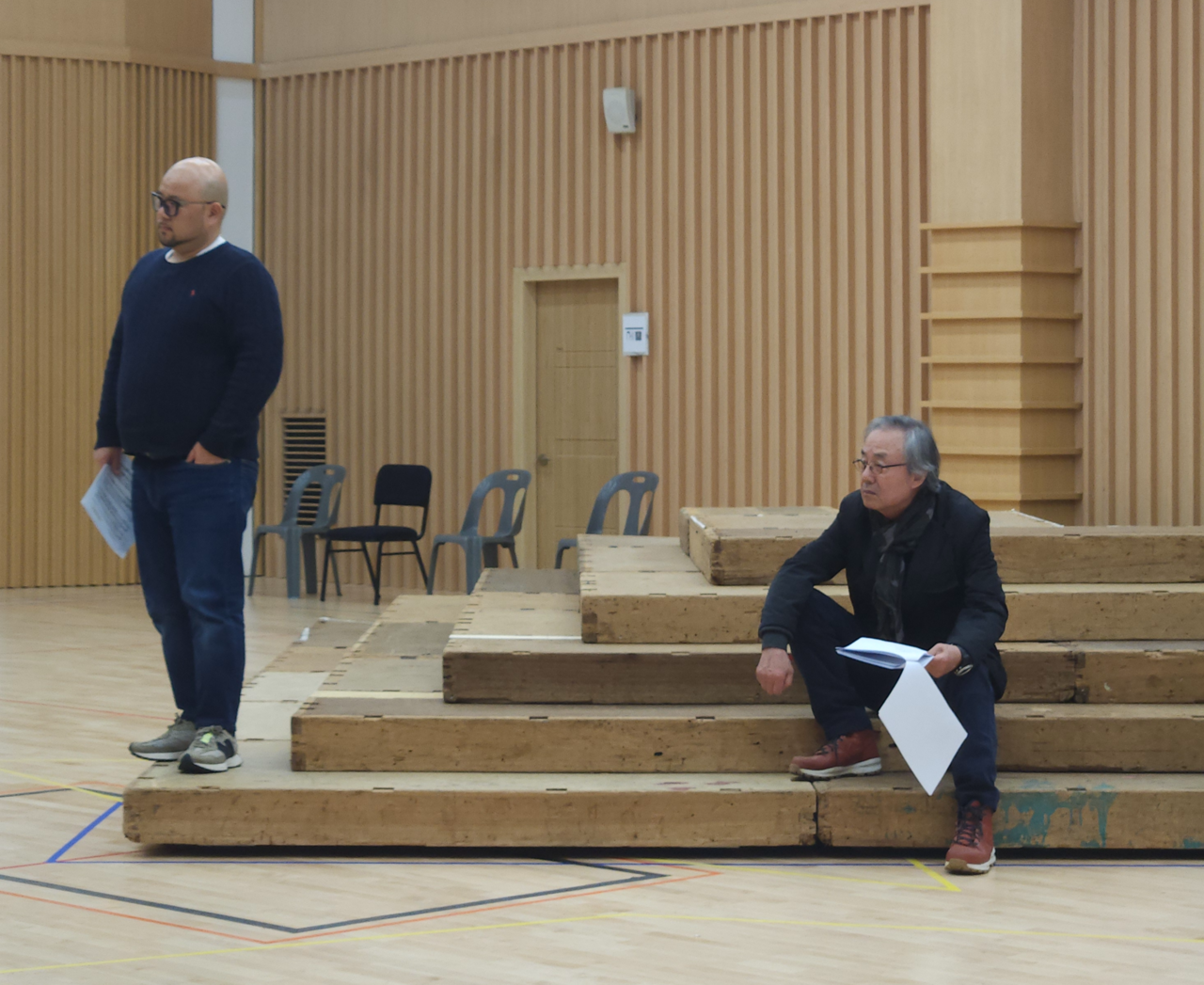 Jung Dong-hwan (right) and tenor Kim Hyo-jong participate in a rehearsal of Seoul Metropolitan Opera's “Faust” on March 11 at the Sejong Center for The Performing Arts. (Sejong Center)