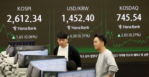 Seoul shares close nearly unchanged amid lingering tariff woes