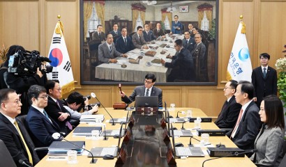 경기 위축에 금리 낮췄지만…금통위원들 “토허제 해제에 집값 과열 우려”