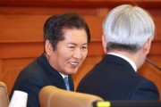 “대통령 선고 서둘러달라” 법무 장관 탄핵 심판 중 나온 뜻밖의 말 [세상&]