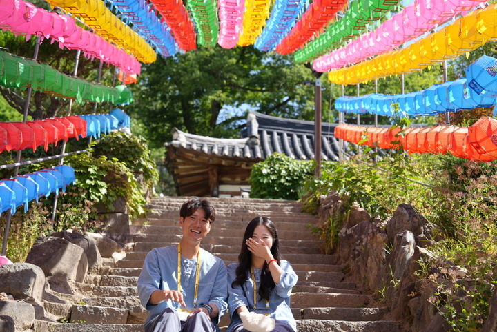 A couple poses for a photo during a matchmaking event at the Korean Culture Training Institute, July 15, 2024. (Jogye Order of Korean Buddhism)