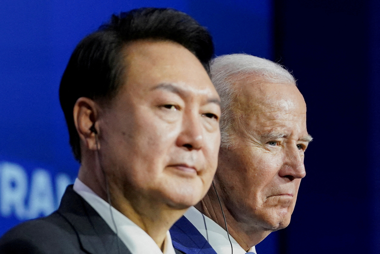 US President Joe Biden and South Korea's President Yoon Suk Yeol attend an Indo-Pacific Economic Framework event at the Asia-Pacific Economic Cooperation summit in San Francisco on Nov. 16, 2023. (File Photo - Reuters)