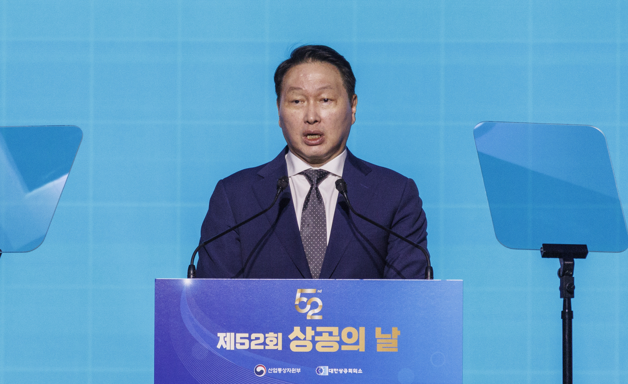 제52회 상공의 날 행사에서 기념사 하는 최태원 대한상의 회장