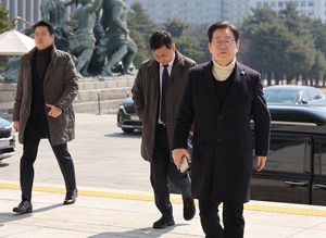 Opposition leader wearing bulletproof vest