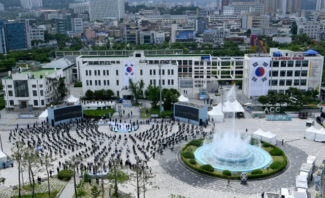On May 18, 2020, a ceremony marking the 40th anniversary of the May 18 Democratic Uprising was held at Geumnam-ro Square in front of the former South Jeolla Provincial Office in Gwangju. (Yonhap)