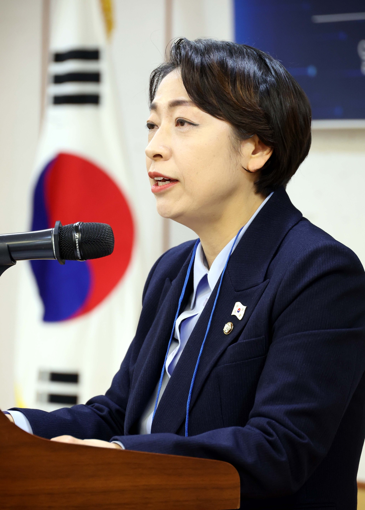 황정아 더불어민주당 대변인이 헌법재판소의 신속한 탄핵 심판 선고일 지정을 촉구했다. [뉴시스]