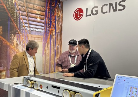 LG CNS eyes North American market with warehouse automation robots