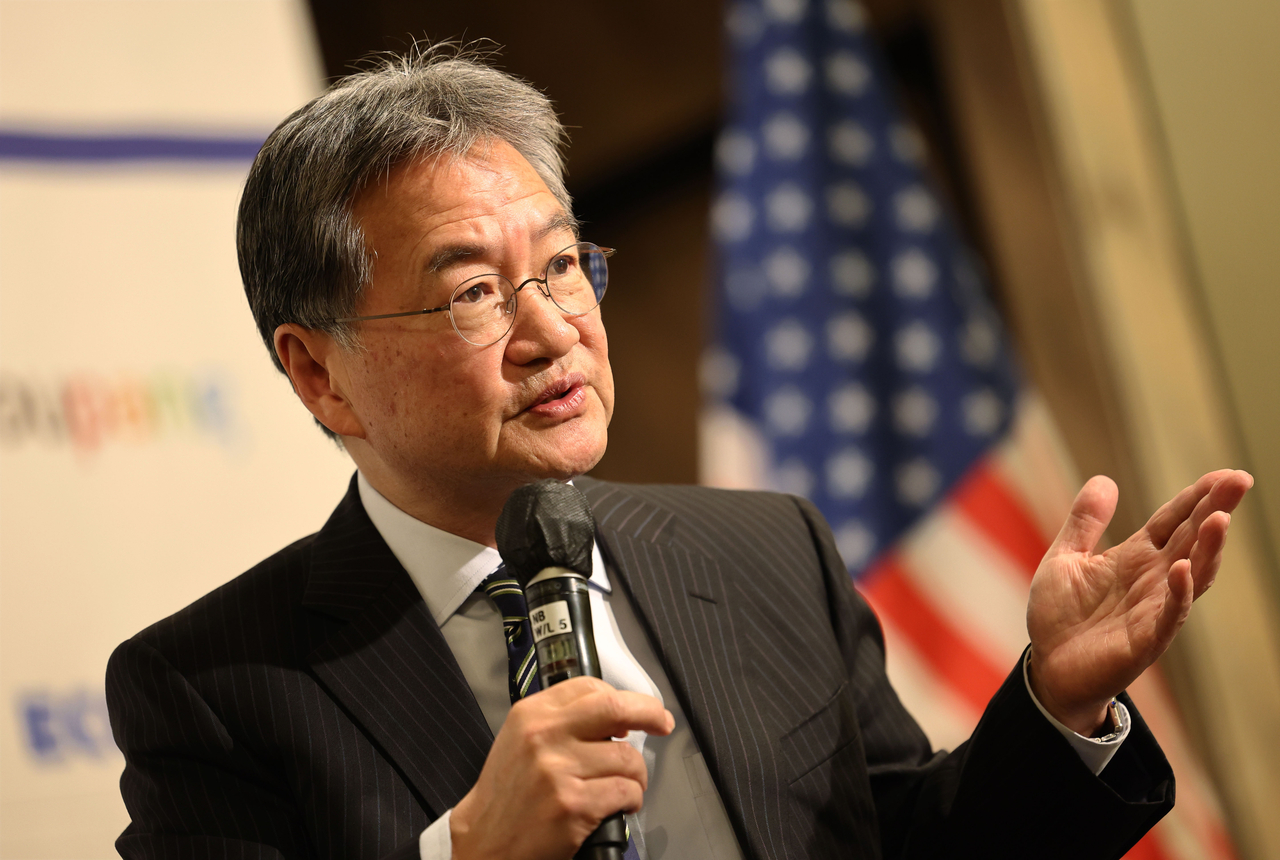 Acting US Ambassador to South Korea Joseph Yun speaks during a meeting with James Kim, chairperson of the American Chamber of Commerce in Korea, and other officials of the American business body at a Seoul hotel on Tuesday. (Yonhap)