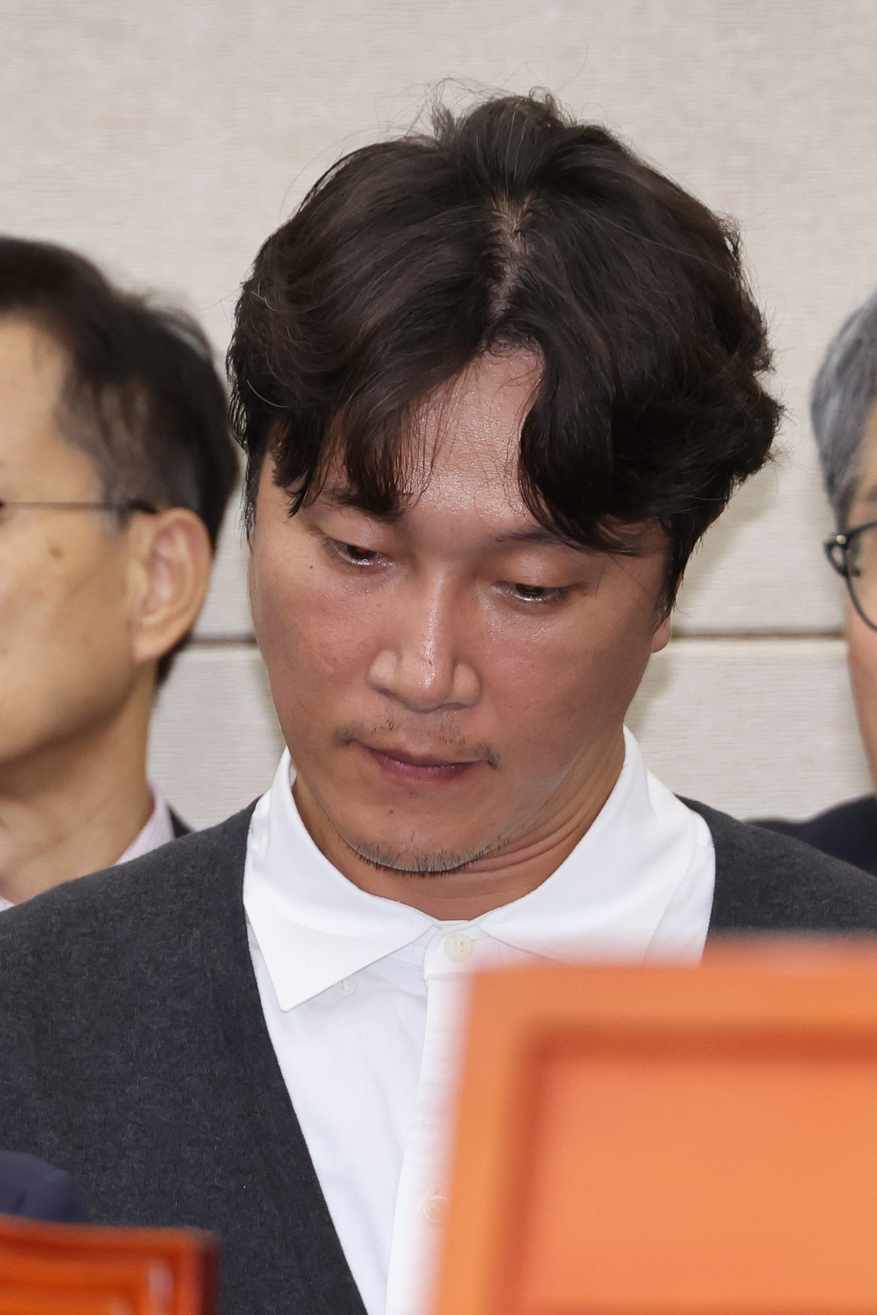 정신건강의학과 전문의 겸 방송인 양재웅 씨가 23일 오후 서울 여의도 국회에서 열린 보건복지위원회의 복지부 등에 대한 종합 국정감사에 증인으로 출석해 증인석에 앉아 있다. 2024.10.23 [연합]