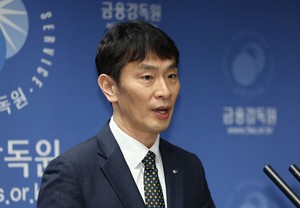 이복현 “홈플 대주주 MBK 오늘 검사 착수…TF 구성해 불공정거래 조사”