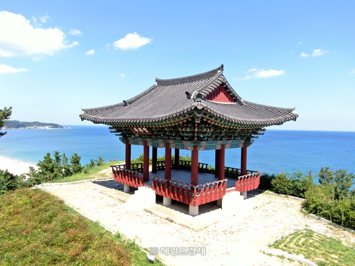 관동팔경 중 하나인 ‘망양정(울진군 제공)