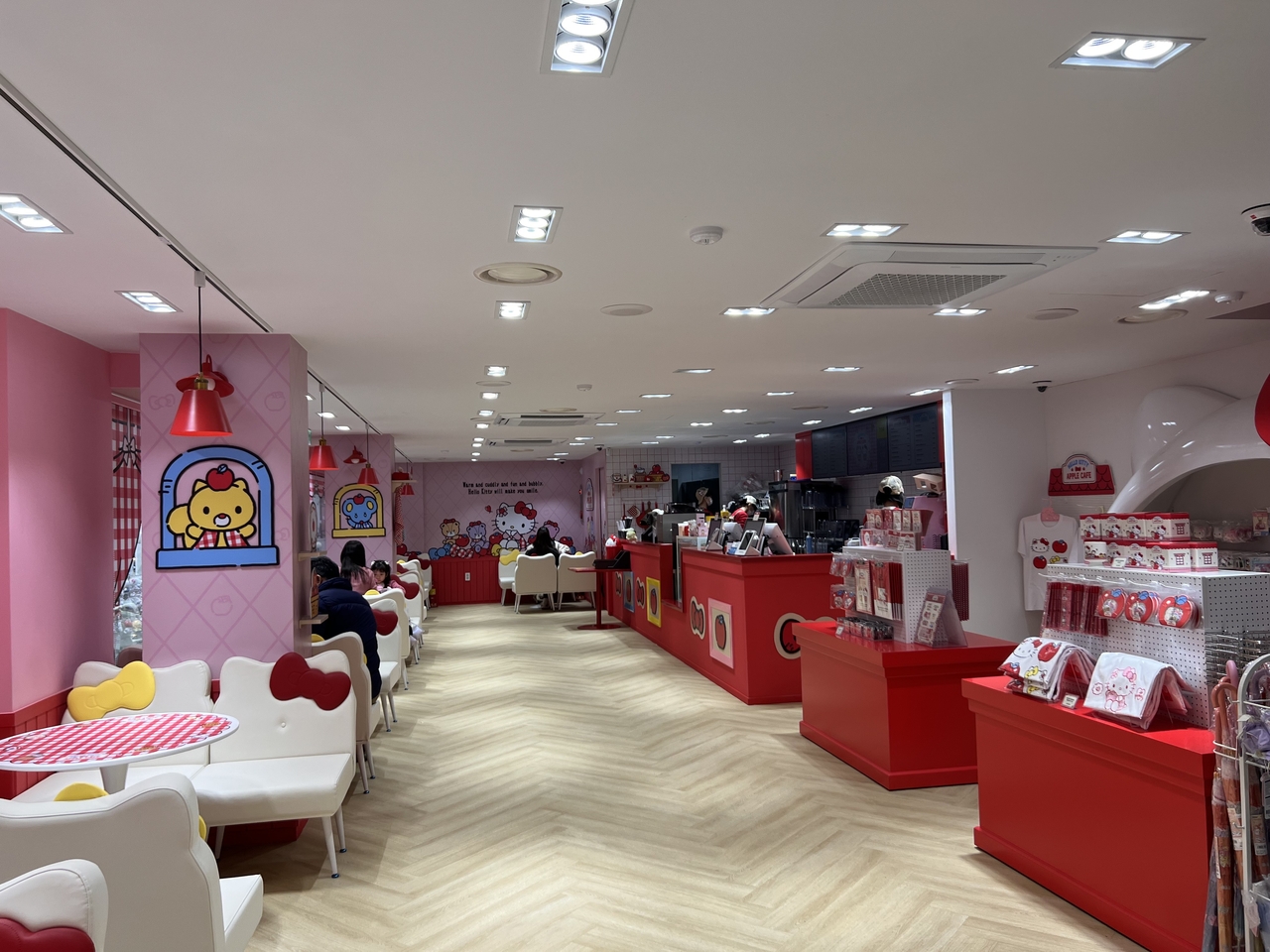 Hello Kitty Apple Cafe in Myeong-dong, Jung-gu, central Seoul (Park Jun-hee/The Korea Herald)