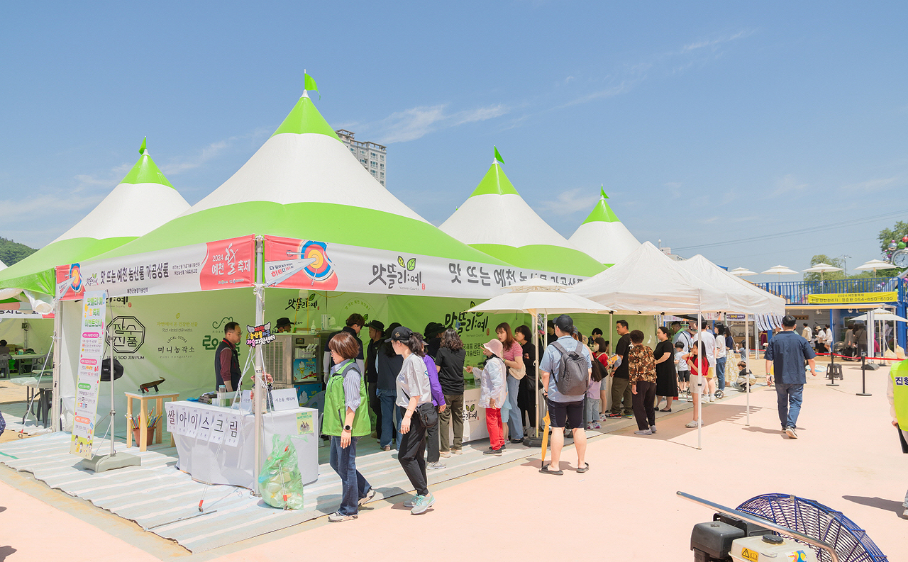 예천문화관광재단이 5월 2일부터 5일까지 한천체육공원에서 열리는 2025 예천활축제’ 활력마켓부스 참가자를 모집한다.사진은 지난해 행사모습(예천문화관광재단제공)