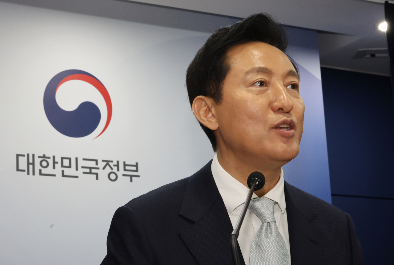 Seoul Mayor Oh Se-hoon speaks during a briefing on the government's housing market stabilization measures at the Government Complex Seoul in Jongno-gu, central Seoul on Wednesday. (Yonhap)