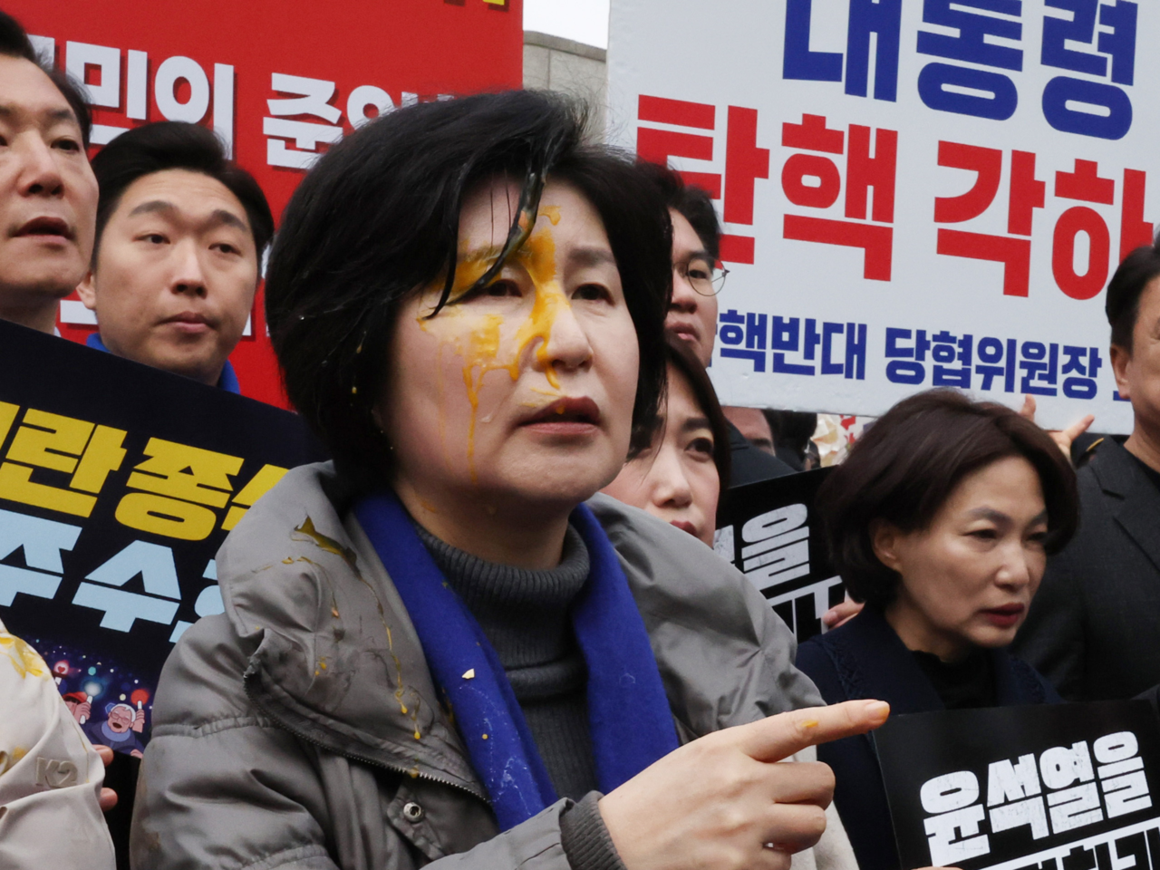 Rep. Back Hye-ryun of the main opposition Democratic Party speaks during a press conference after she was hit by a raw egg thrown by an unidentified person outside the Constitutional Court in Seoul on Thursday. (Yonhap)