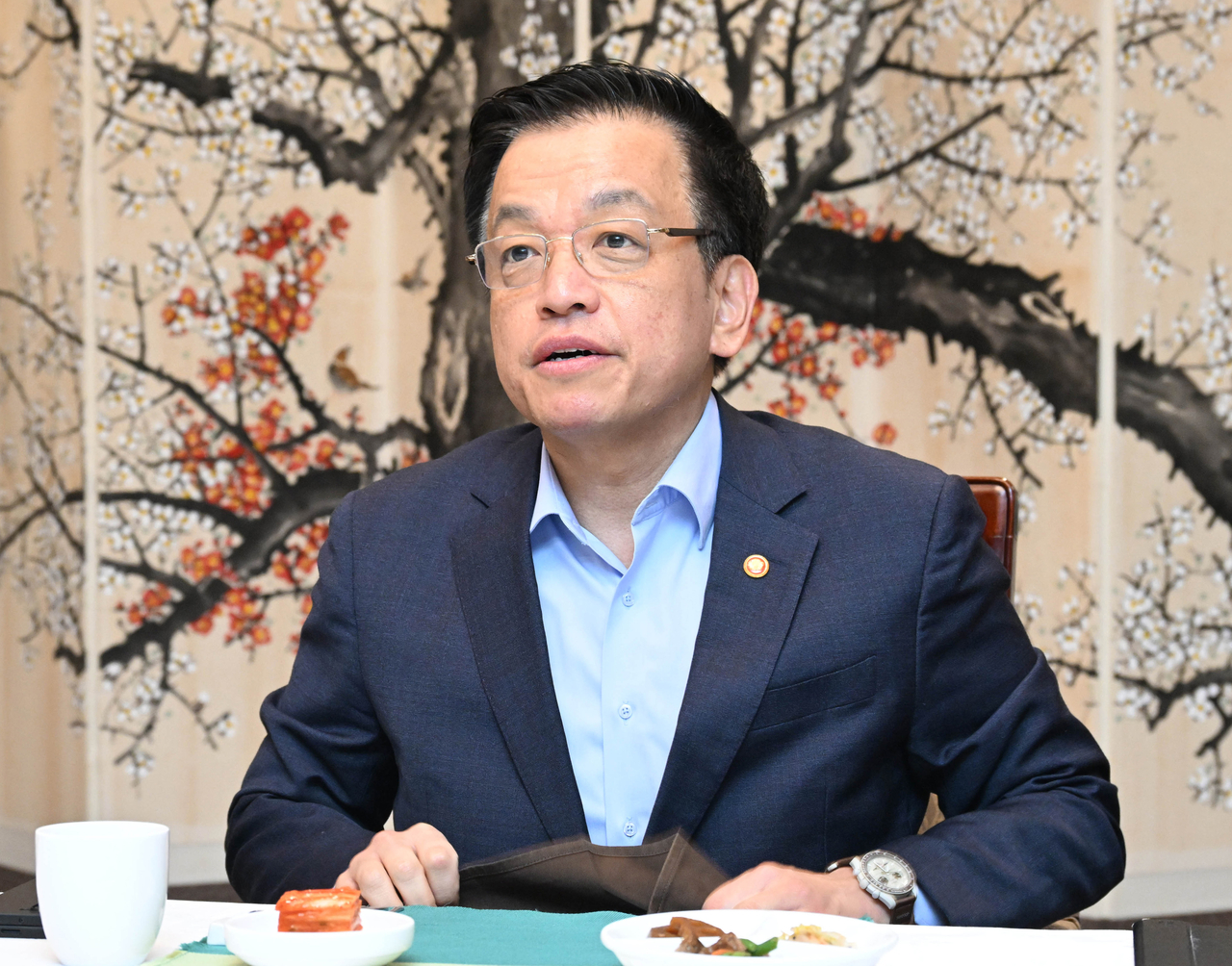 Acting President Choi Sang-mok speaks in an economic meeting held at the government complex in Seoul on Thursday. (Ministry of Economy and Finance)
