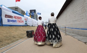S. Korea plans temporary visa waiver for  Chinese tourists