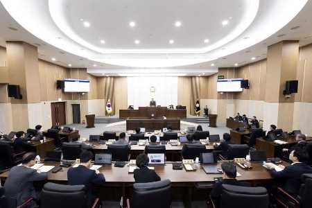 지난 18일 열린 김포시의회 제256회 임시회 제2차 본회의 모습[김포시의회 제공]