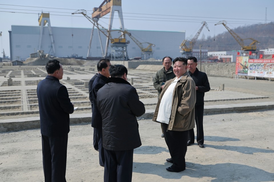 해군력 갈구하는 김정은…“주체적 해군무력 강화”
