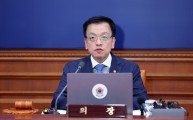 최 대행, 경남 산청 산불진화 현장점검…“가용장비·인력 총력대응”