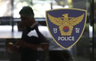 숨진 ‘부동산 1타 강사’ 누운 상태로 가격 당해···아내 영장 재신청