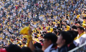 New KBO season kicks off with sold-out stadiums