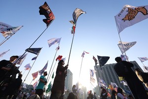 윤석열 탄핵 선고 앞두고 총력전…與 “尹복귀” 野 “파면”